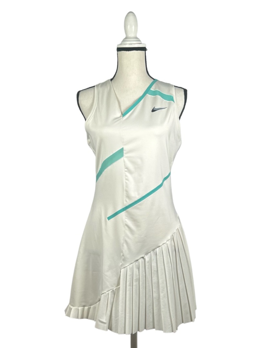 Nike Court Dri-FIT Women’s White Sleeveless Pleated Tennis Dress NWOT